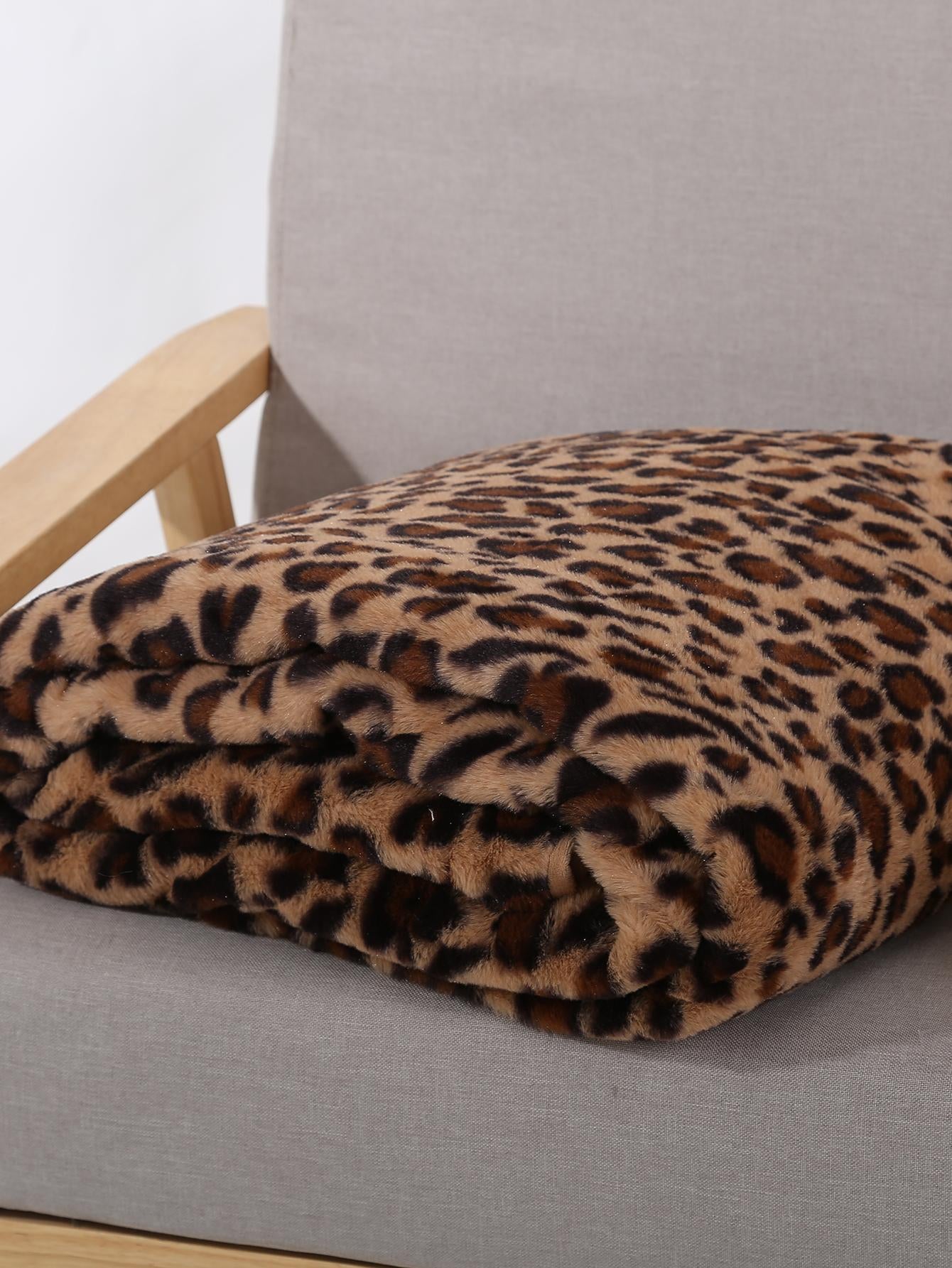 1Pc Leopard Print Faux Fur Double Layer Warm Blanket, Soft and Smooth Faux Animal Fur Texture, Reversible Plush Throw Blanket for Home, Living Room, Bedroom, Sofa, All Season Multipurpose Coverlet to Enhance Your Lifestyle