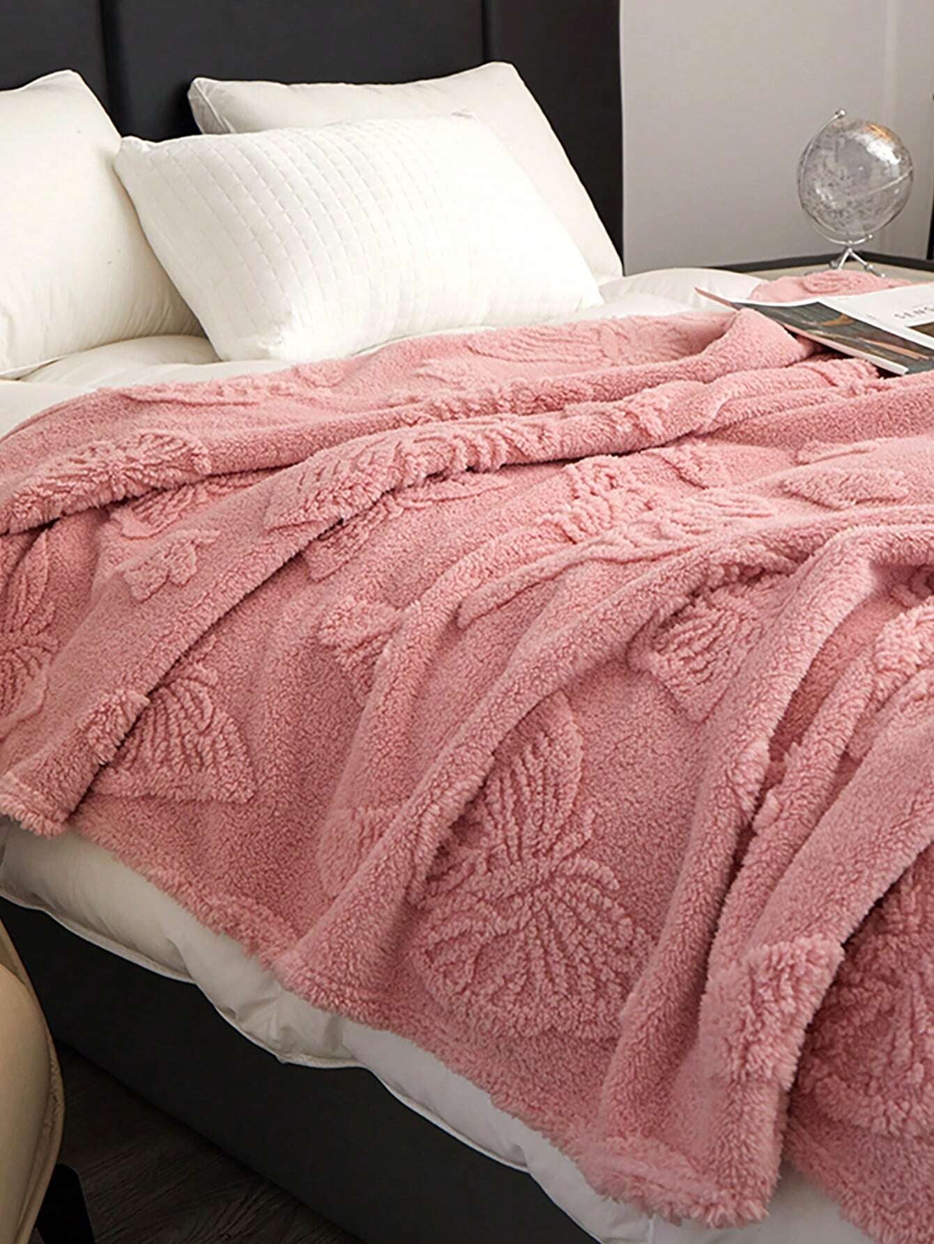 1Pc Super Soft Taffeta Jacquard Solid Color Blanket, Modern Raised Pattern Solid Color Plush Throw Blanket Gift, Suitable for Living Room, Sofa, Bedroom, Machine Washable