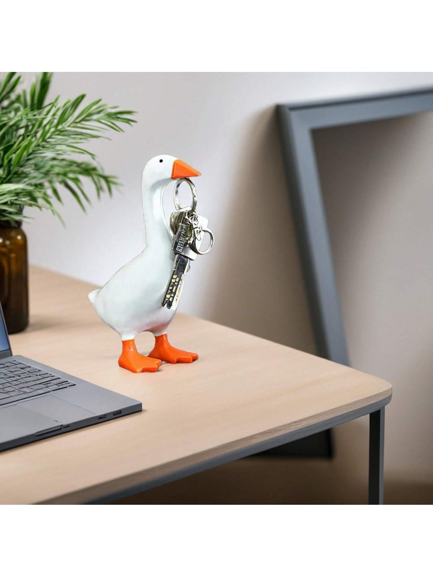 1PC Magnetic Goose Key Holder, Cute Duck Statue Key Hanger, Kawaii Magnetic Silly Goose Figurines,Funny Office Desk Decor Bedroom Decorations Home Decor Aesthetic