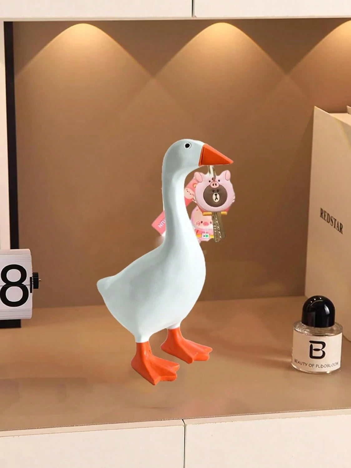 1PC Magnetic Goose Key Holder, Cute Duck Statue Key Hanger, Kawaii Magnetic Silly Goose Figurines,Funny Office Desk Decor Bedroom Decorations Home Decor Aesthetic