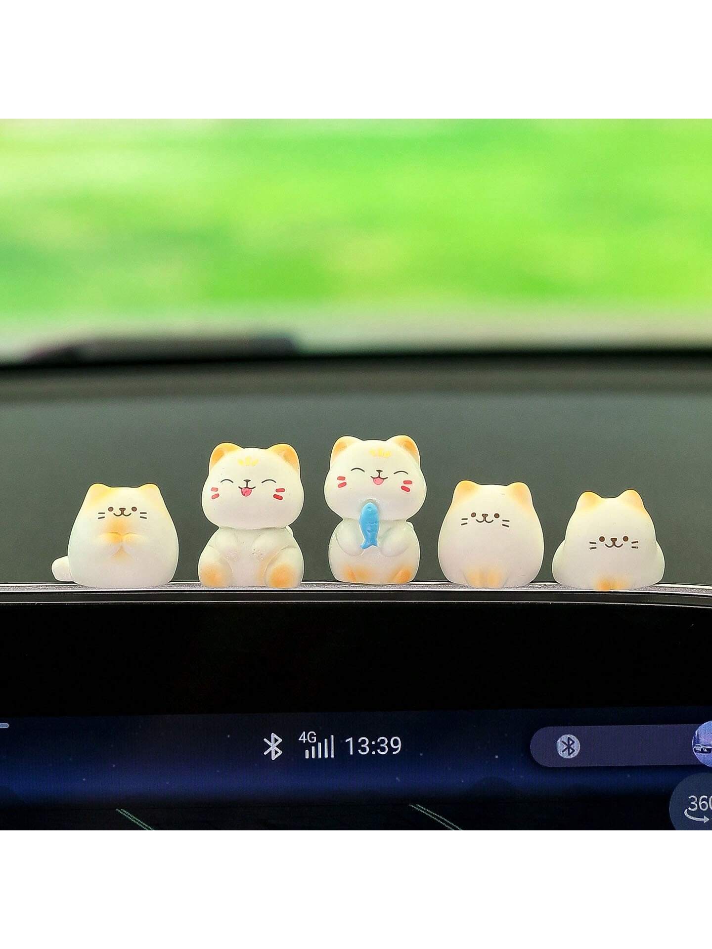 4Pcs Set Cute White Cartoon Cat Miniature Dashboard Decor - ABS Resin Figurines, Fit for Vehicle Interior Accessories