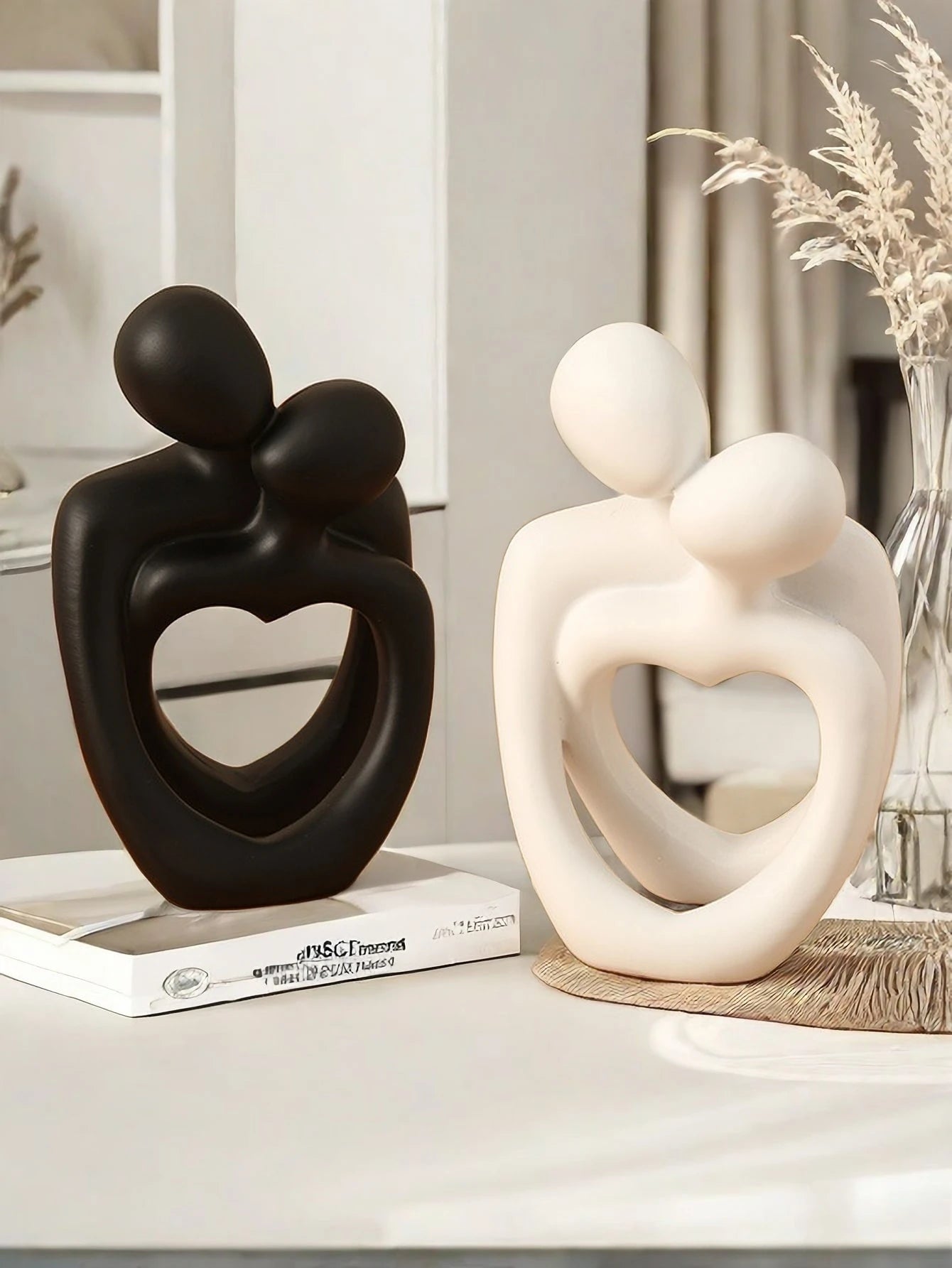 1 Piece Creative Couple Figurines Sculpture Candle Holder for Modern Home Decoration Such as Living Room, Desk, Bedroom Bedside Table, Etc. Anniversary Gift for Mom, Valentine'S Day Gift Halloween Candlestick Decoration Gifts, Christmas Warm Decoration Candlestick Gifts