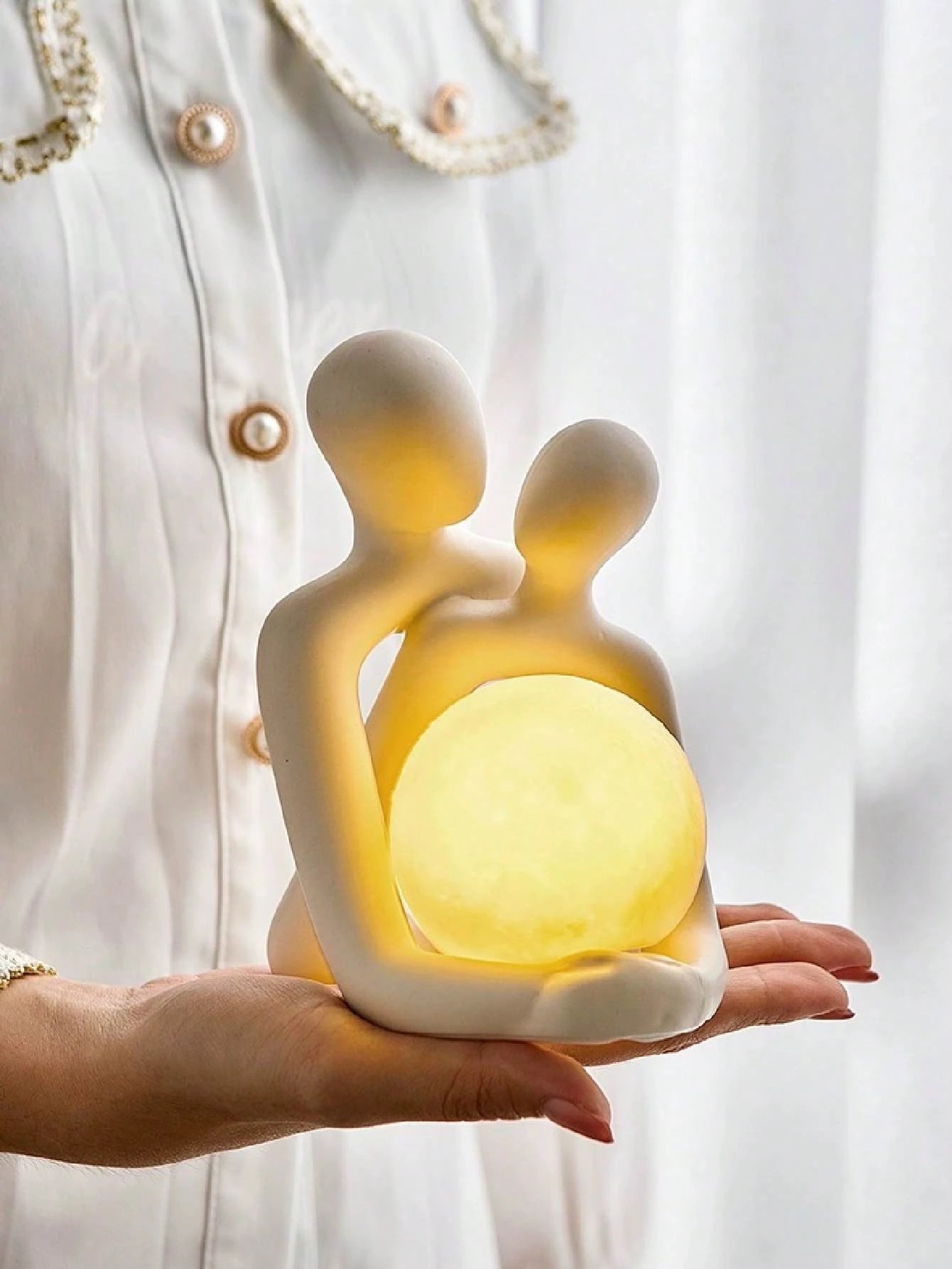 1 Piece Creative Couple Figurines Sculpture Candle Holder for Modern Home Decoration Such as Living Room, Desk, Bedroom Bedside Table, Etc. Anniversary Gift for Mom, Valentine'S Day Gift Halloween Candlestick Decoration Gifts, Christmas Warm Decoration Candlestick Gifts