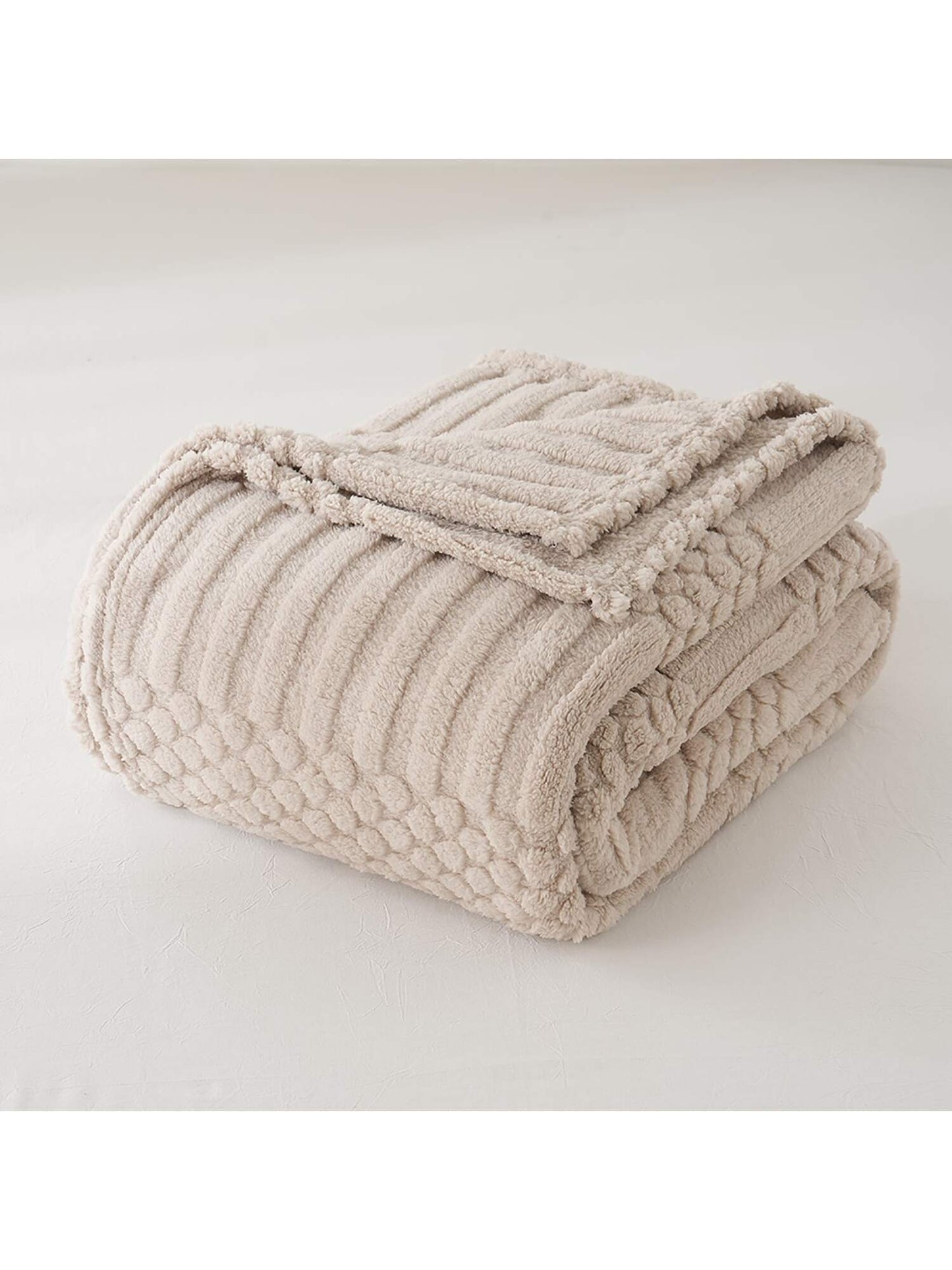 Throw Blanket for Couch-Soft White Boho Bed Throw Blanket,Fleece Cozy Blanket for Autumn,Cute White Fluffy Lightweight Blankets&Throws for Sofa,Chair,Home Decor,Woman,Man