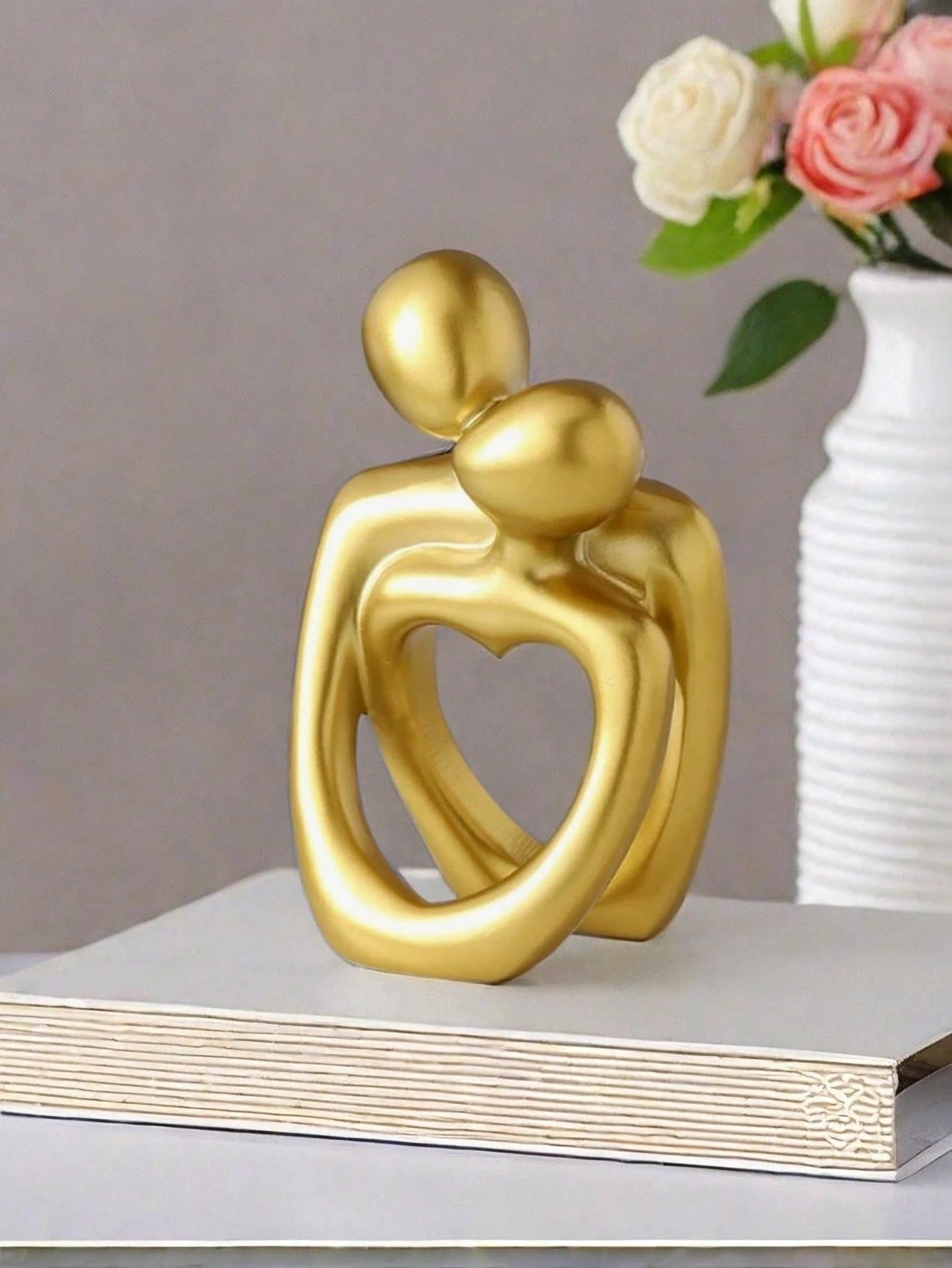 1 Piece Creative Couple Figurines Sculpture Candle Holder for Modern Home Decoration Such as Living Room, Desk, Bedroom Bedside Table, Etc. Anniversary Gift for Mom, Valentine'S Day Gift Halloween Candlestick Decoration Gifts, Christmas Warm Decoration Candlestick Gifts