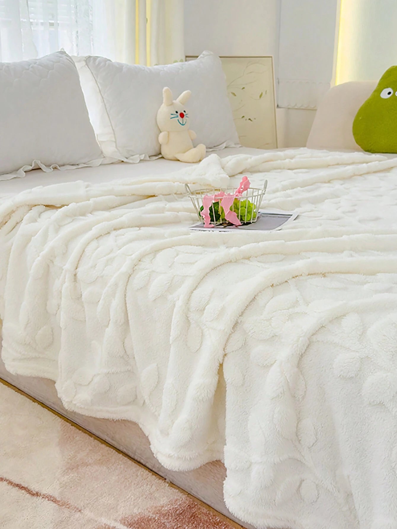 1Pc Super Soft Taffeta Jacquard Solid Color Blanket, Modern Raised Pattern Solid Color Plush Throw Blanket Gift, Suitable for Living Room, Sofa, Bedroom, Machine Washable