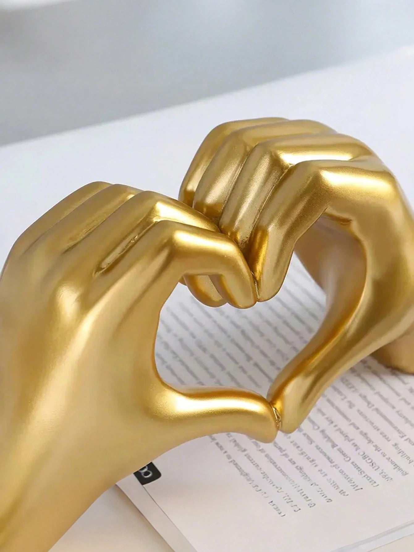 1Pc Resin Love Hands Statue Suitable for Office, Home, Birthday, Wedding, Anniversary, Romantic Desktop Decoration, Art Ornaments Crafts, Home Decor, Room Decor