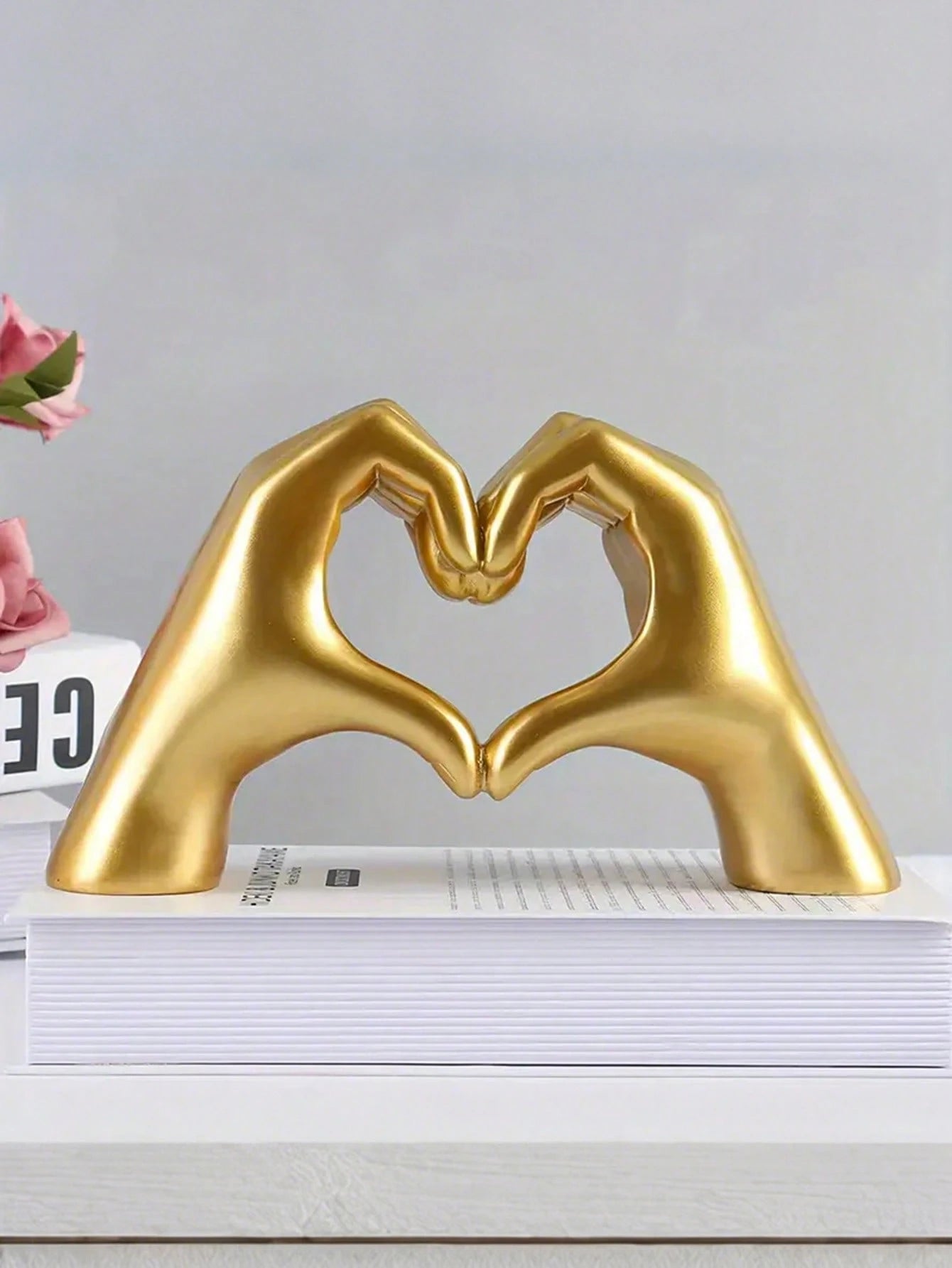 1Pc Resin Love Hands Statue Suitable for Office, Home, Birthday, Wedding, Anniversary, Romantic Desktop Decoration, Art Ornaments Crafts, Home Decor, Room Decor
