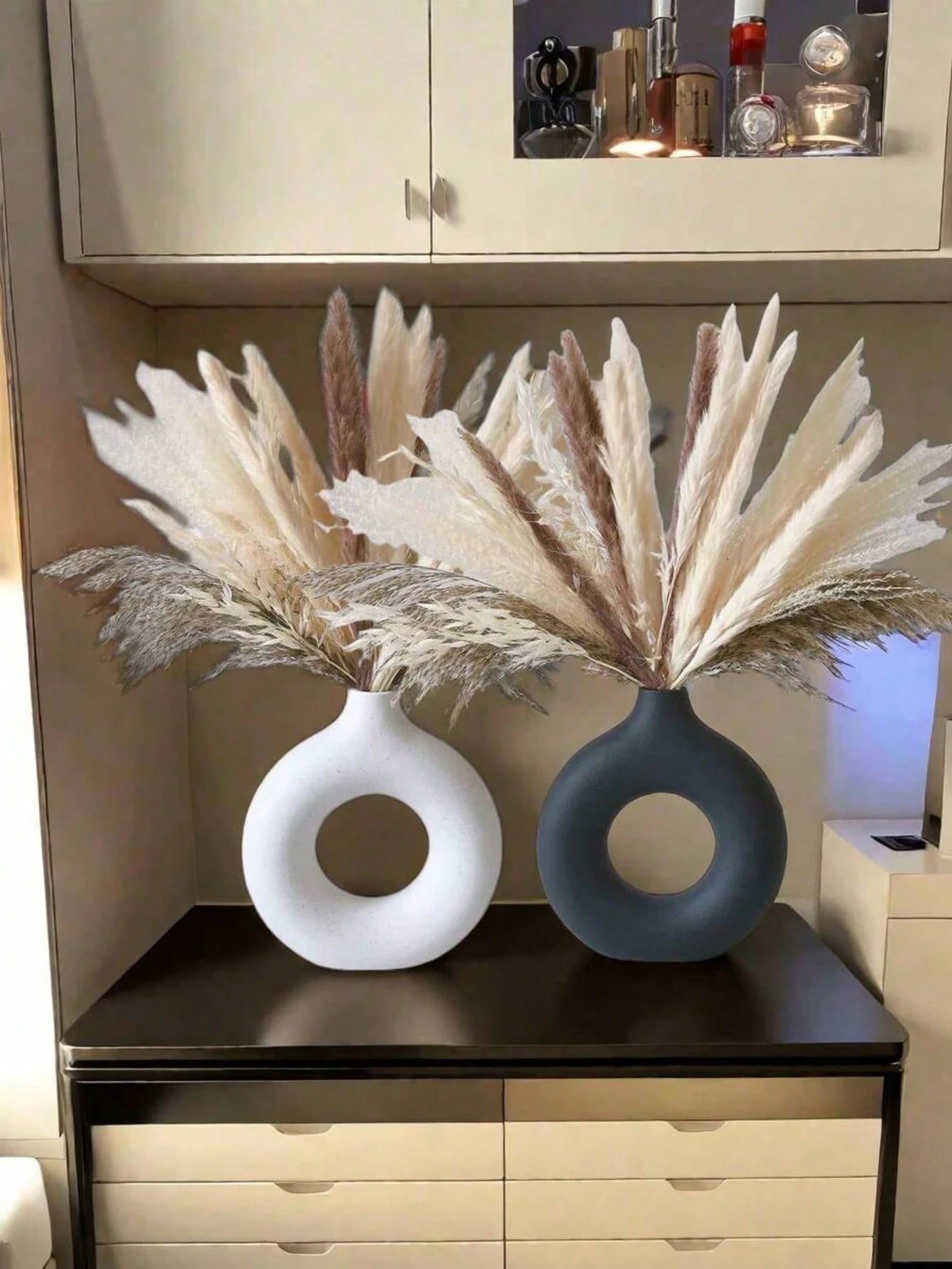 Doughnut-Shaped Vase - Perfect for Flowers, Coffee Tables, and Office Decorations - Ideal Small Flower Vase for Living Rooms, Bedrooms, and TV Stands - a Beautiful Birthday or Festival Gift