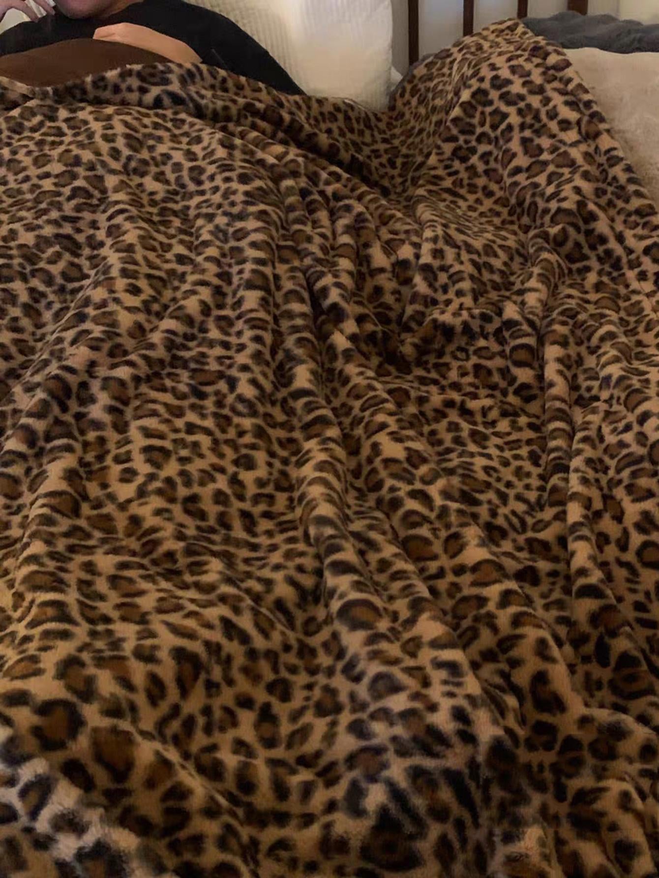 1Pc Leopard Print Faux Fur Double Layer Warm Blanket, Soft and Smooth Faux Animal Fur Texture, Reversible Plush Throw Blanket for Home, Living Room, Bedroom, Sofa, All Season Multipurpose Coverlet to Enhance Your Lifestyle