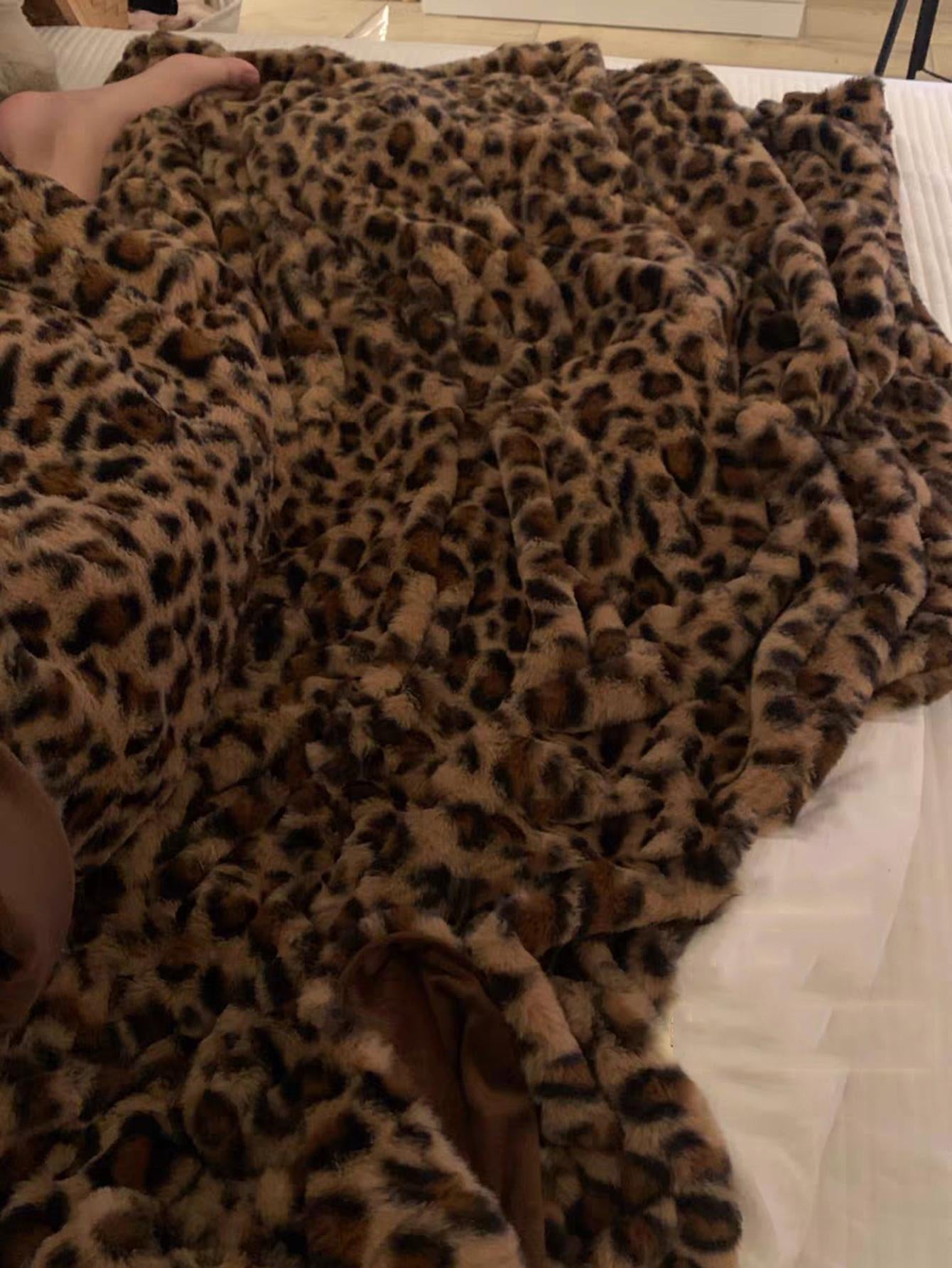 1Pc Leopard Print Faux Fur Double Layer Warm Blanket, Soft and Smooth Faux Animal Fur Texture, Reversible Plush Throw Blanket for Home, Living Room, Bedroom, Sofa, All Season Multipurpose Coverlet to Enhance Your Lifestyle