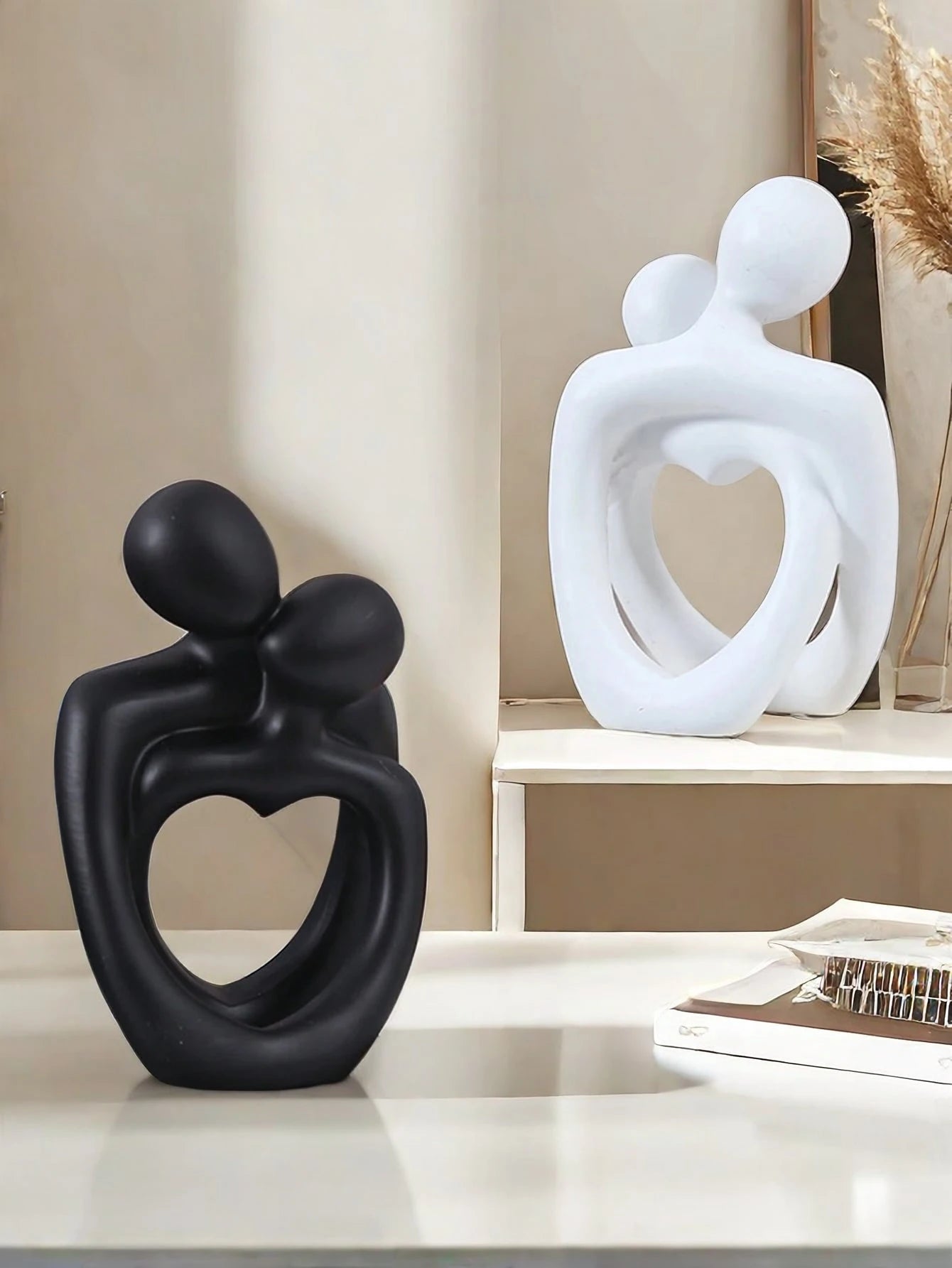 1 Piece Creative Couple Figurines Sculpture Candle Holder for Modern Home Decoration Such as Living Room, Desk, Bedroom Bedside Table, Etc. Anniversary Gift for Mom, Valentine'S Day Gift Halloween Candlestick Decoration Gifts, Christmas Warm Decoration Candlestick Gifts