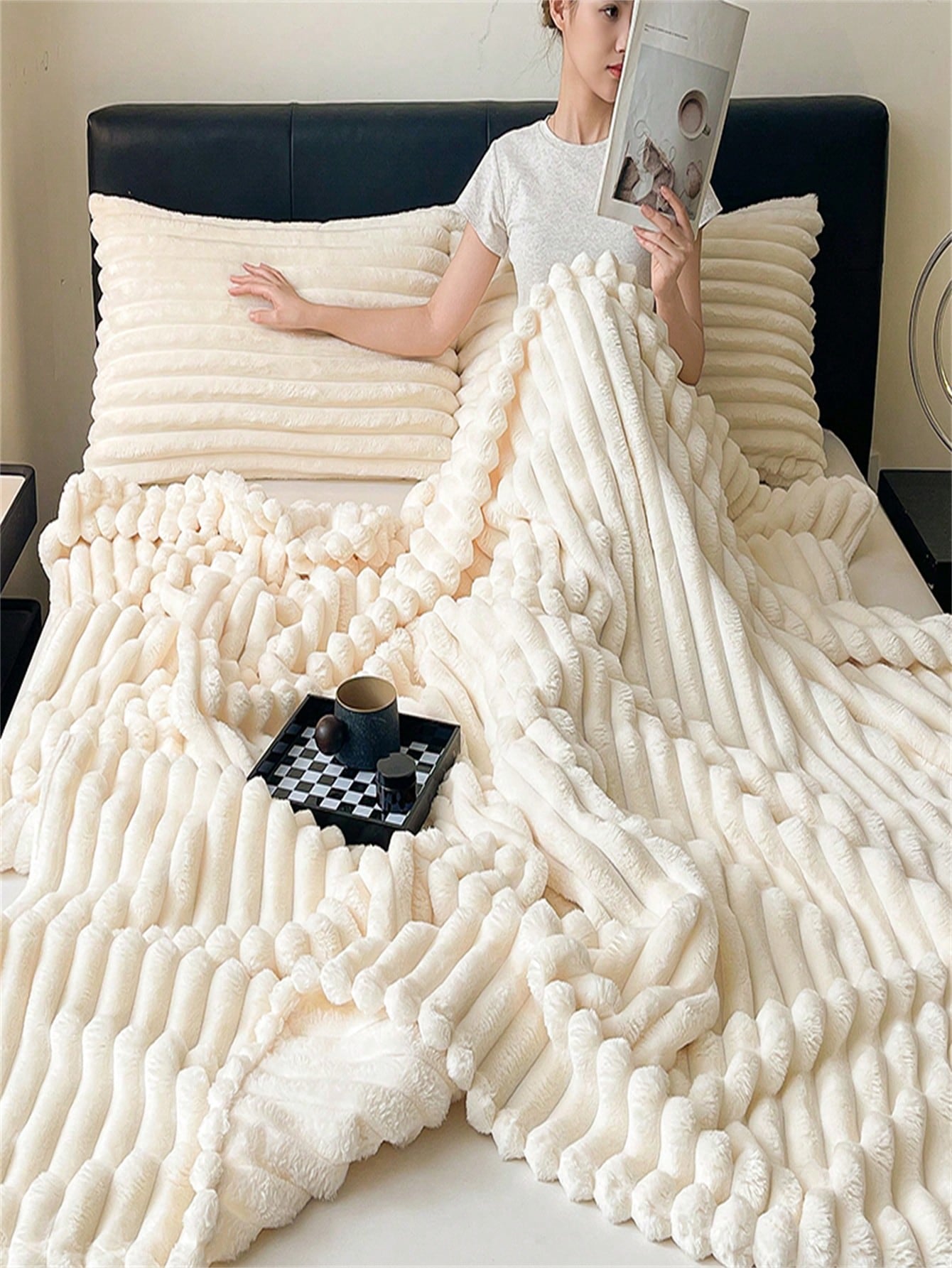 One Solid Color Coral Fleece Drawstring Multi-Functional Blanket, Suitable for Sofa, Nap, Air Conditioning, Car, Skin-Friendly, Soft and Comfortable, Suitable for Guest Room, Bedroom and Home Use