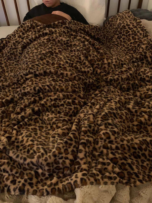 1Pc Leopard Print Faux Fur Double Layer Warm Blanket, Soft and Smooth Faux Animal Fur Texture, Reversible Plush Throw Blanket for Home, Living Room, Bedroom, Sofa, All Season Multipurpose Coverlet to Enhance Your Lifestyle