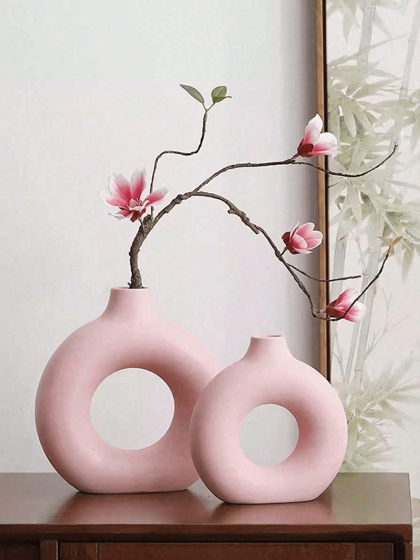 Doughnut-Shaped Vase - Perfect for Flowers, Coffee Tables, and Office Decorations - Ideal Small Flower Vase for Living Rooms, Bedrooms, and TV Stands - a Beautiful Birthday or Festival Gift